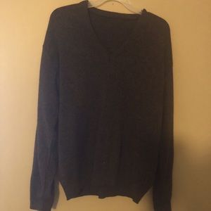Men’s V neck sweater